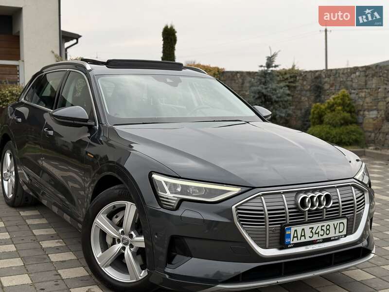 Позашляховик / Кросовер Audi e-tron 2019 в Стрию