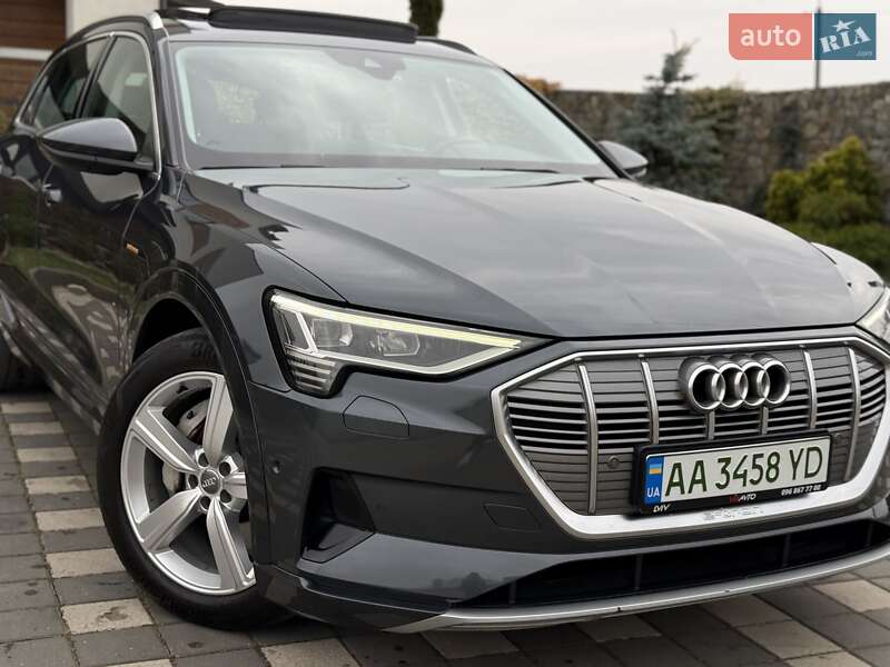 Позашляховик / Кросовер Audi e-tron 2019 в Стрию