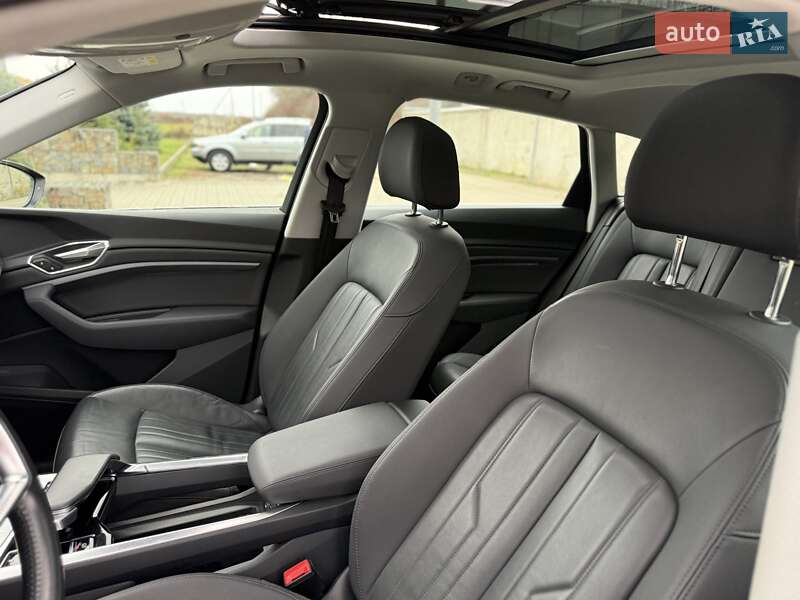 Позашляховик / Кросовер Audi e-tron 2019 в Стрию