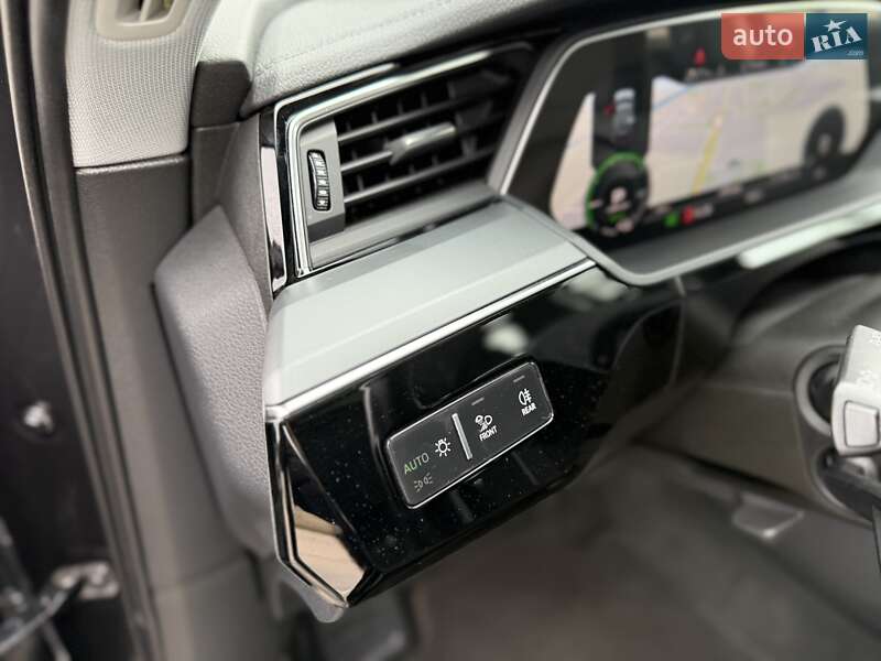 Позашляховик / Кросовер Audi e-tron 2019 в Стрию