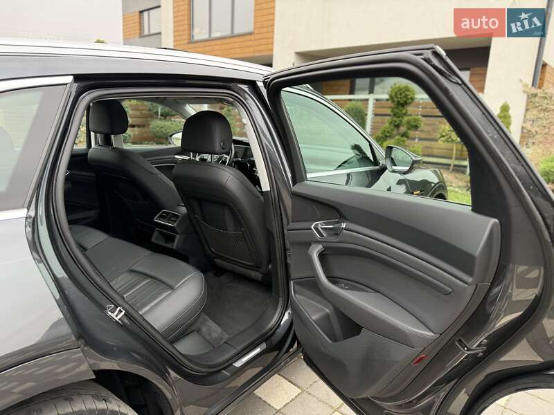 Позашляховик / Кросовер Audi e-tron 2019 в Стрию