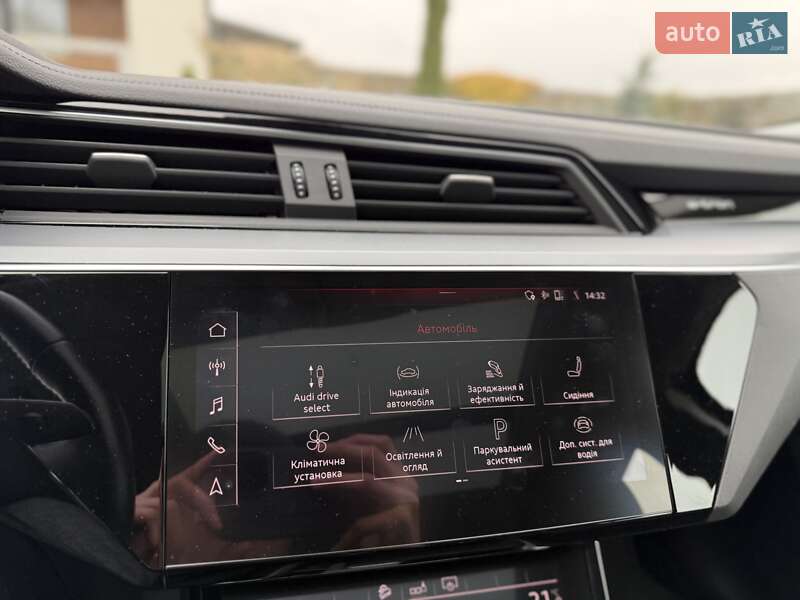 Позашляховик / Кросовер Audi e-tron 2019 в Стрию