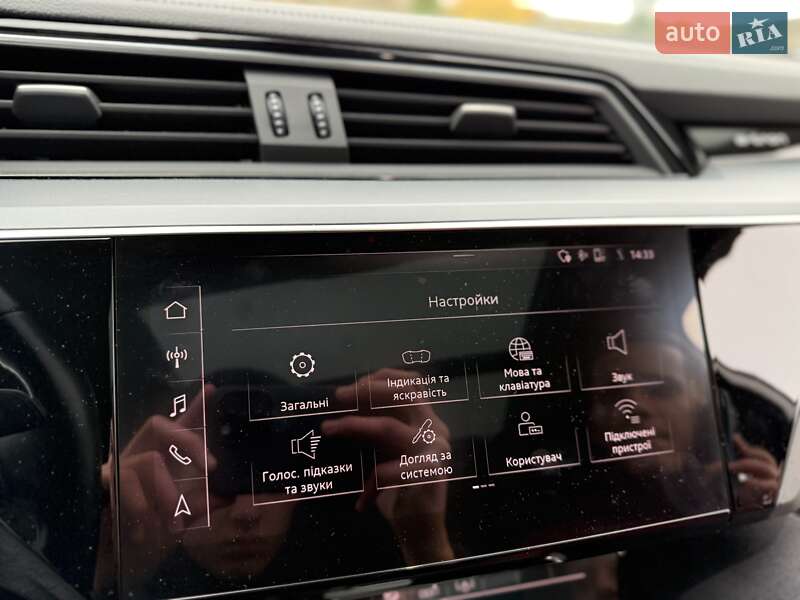 Позашляховик / Кросовер Audi e-tron 2019 в Стрию