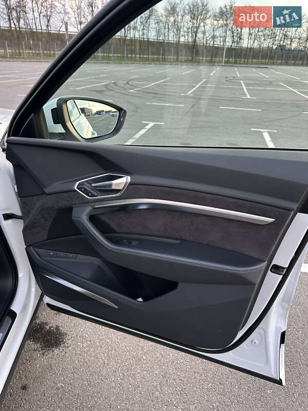 Внедорожник / Кроссовер Audi e-tron 2019 в Днепре фото 19 Внедорожник / Кроссовер Audi e-tron 2019 в Днепре