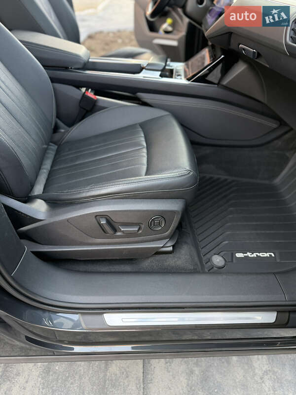 Внедорожник / Кроссовер Audi e-tron 2019 в Ровно фото 24 Внедорожник / Кроссовер Audi e-tron 2019 в Ровно