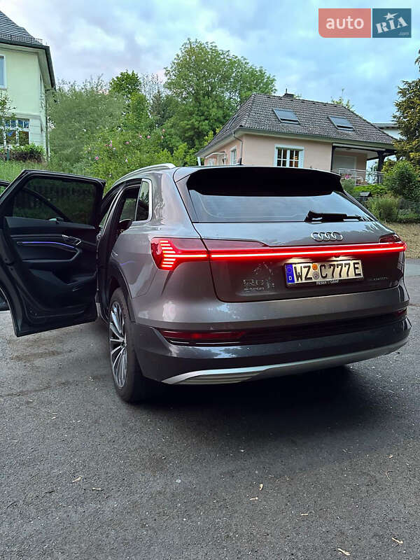Позашляховик / Кросовер Audi e-tron 2019 в Рівному