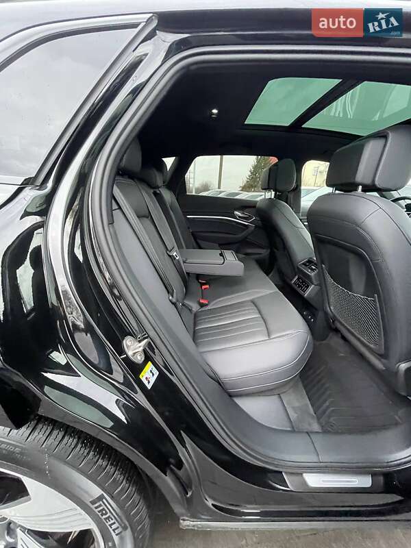 Позашляховик / Кросовер Audi e-tron 2021 в Львові