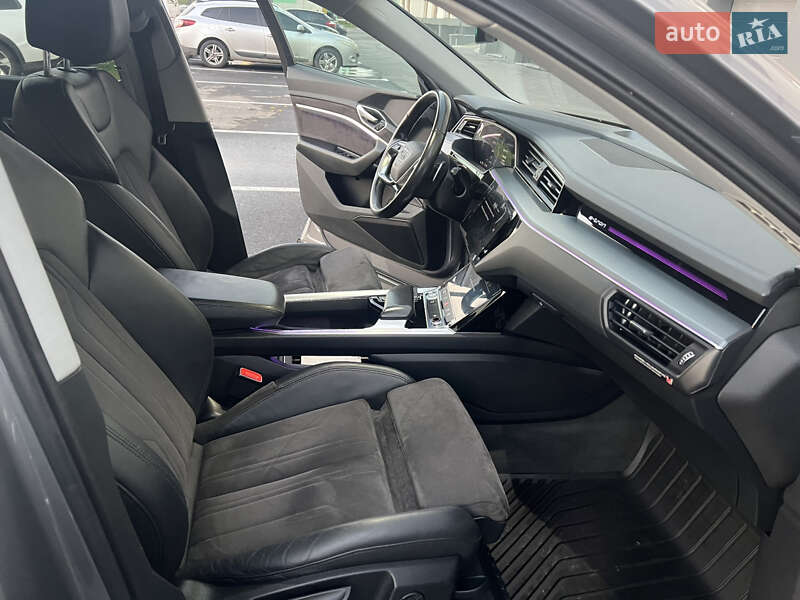 Позашляховик / Кросовер Audi e-tron 2019 в Рівному