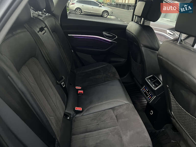Позашляховик / Кросовер Audi e-tron 2019 в Рівному