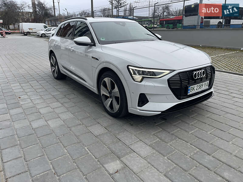 Позашляховик / Кросовер Audi e-tron 2019 в Рівному