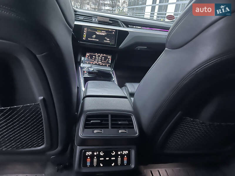 Позашляховик / Кросовер Audi e-tron 2019 в Рівному