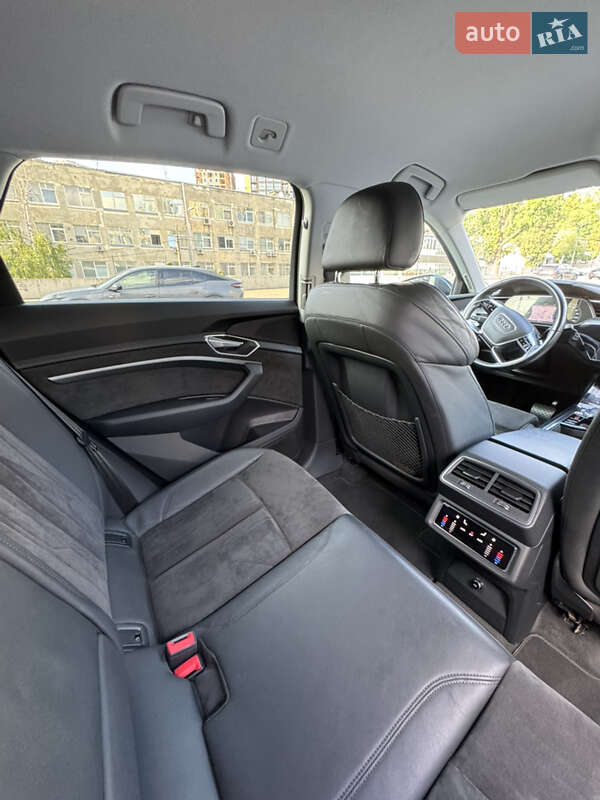 Позашляховик / Кросовер Audi e-tron 2020 в Києві фото 9 Позашляховик / Кросовер Audi e-tron 2020 в Києві