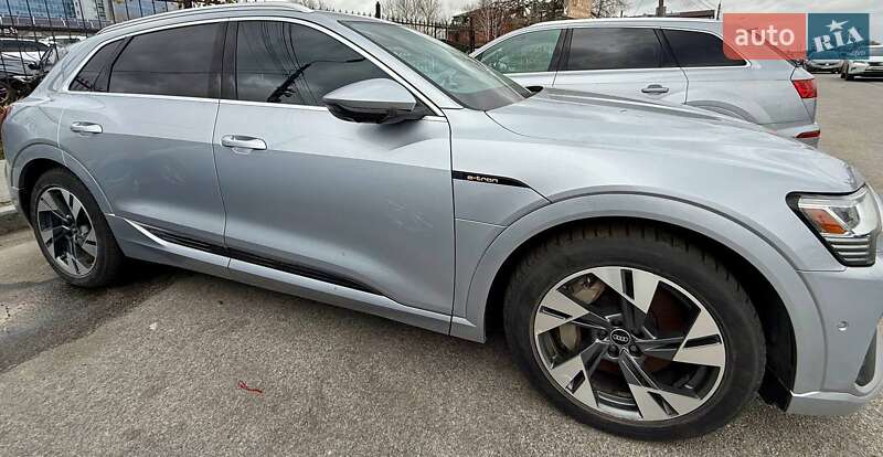 Позашляховик / Кросовер Audi e-tron 2022 в Києві