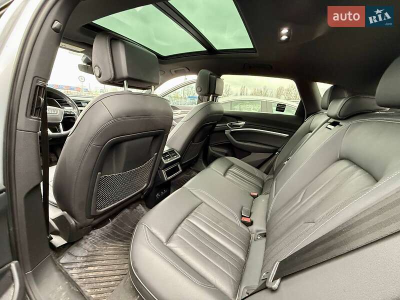 Позашляховик / Кросовер Audi e-tron 2022 в Києві