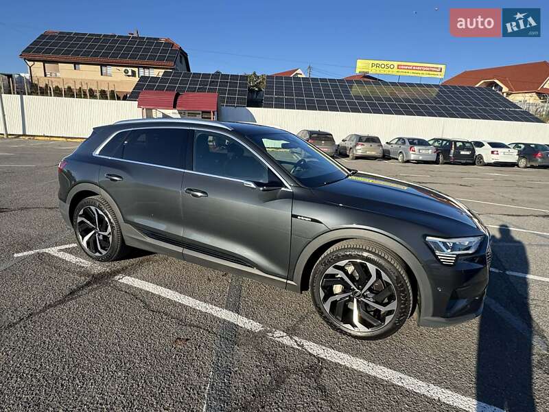 Внедорожник / Кроссовер Audi e-tron 2022 в Ужгороде