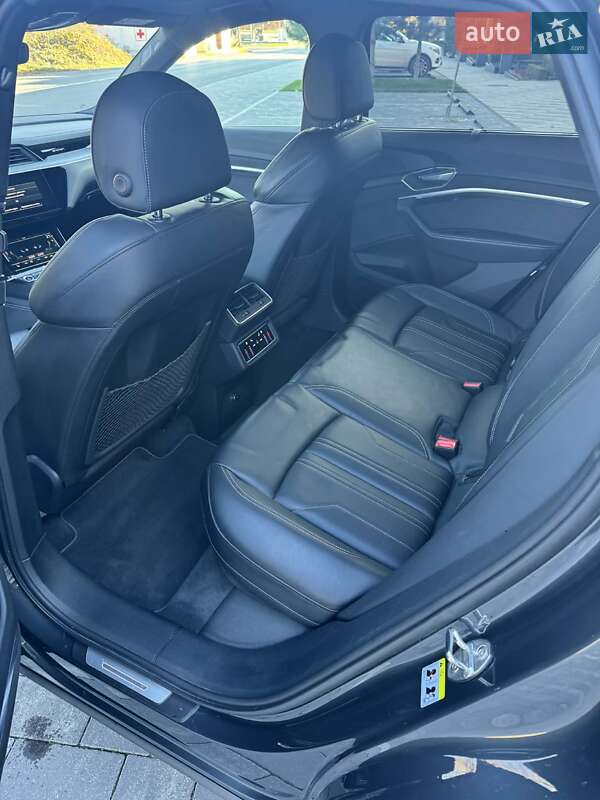 Внедорожник / Кроссовер Audi e-tron 2022 в Ужгороде