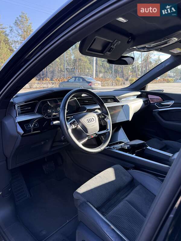 Позашляховик / Кросовер Audi e-tron 2021 в Києві