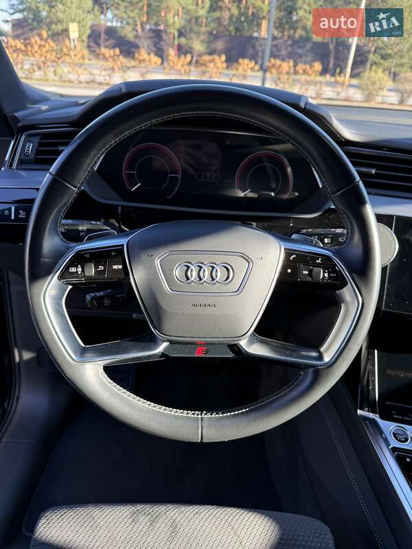 Позашляховик / Кросовер Audi e-tron 2021 в Києві