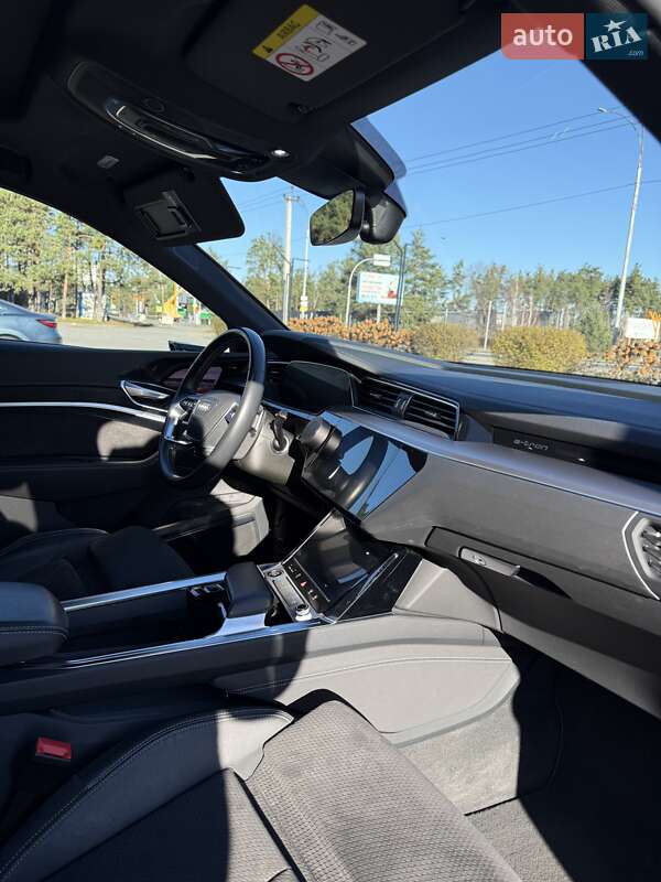 Позашляховик / Кросовер Audi e-tron 2021 в Києві