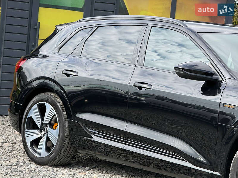 Внедорожник / Кроссовер Audi e-tron 2022 в Стрые