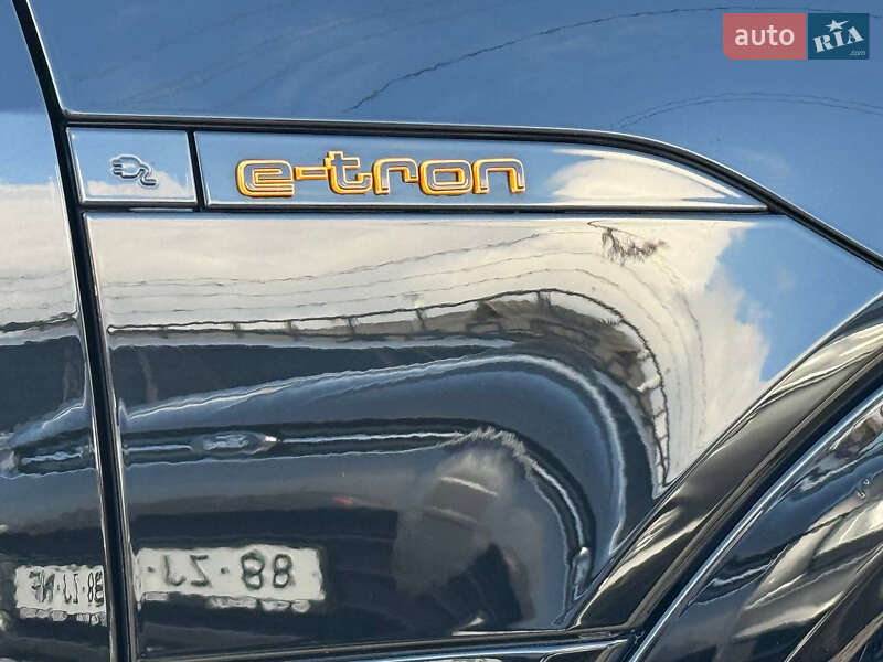 Внедорожник / Кроссовер Audi e-tron 2022 в Стрые