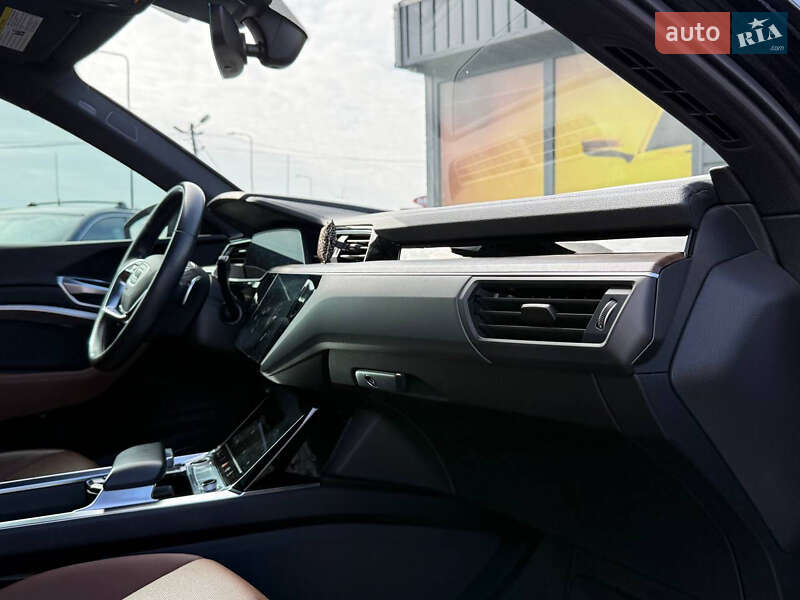 Внедорожник / Кроссовер Audi e-tron 2022 в Стрые