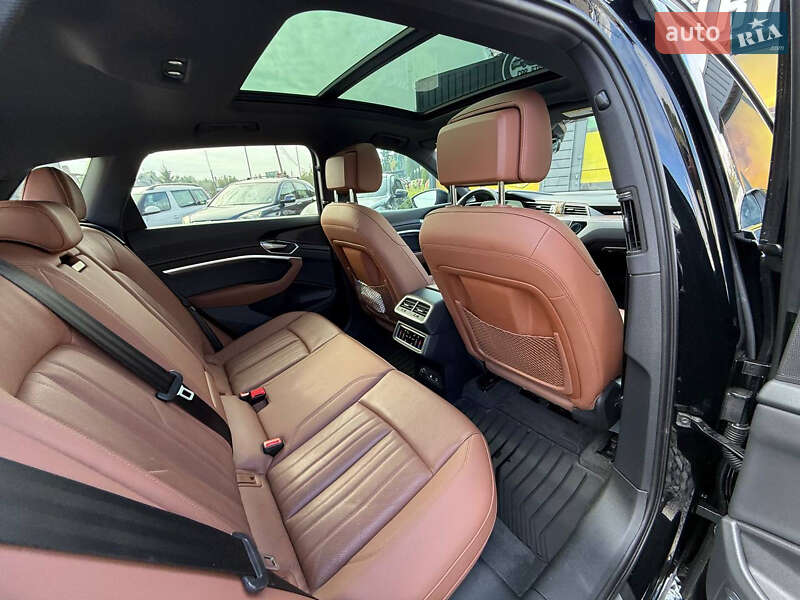 Внедорожник / Кроссовер Audi e-tron 2022 в Стрые