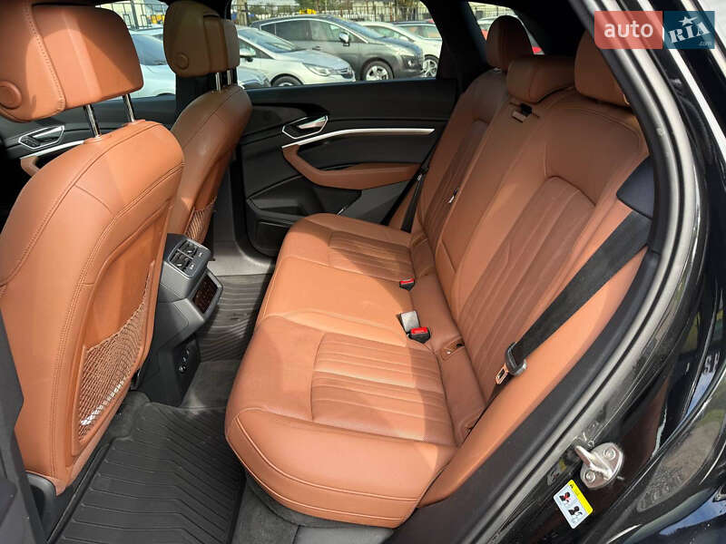 Внедорожник / Кроссовер Audi e-tron 2022 в Стрые