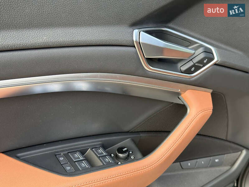 Внедорожник / Кроссовер Audi e-tron 2022 в Стрые