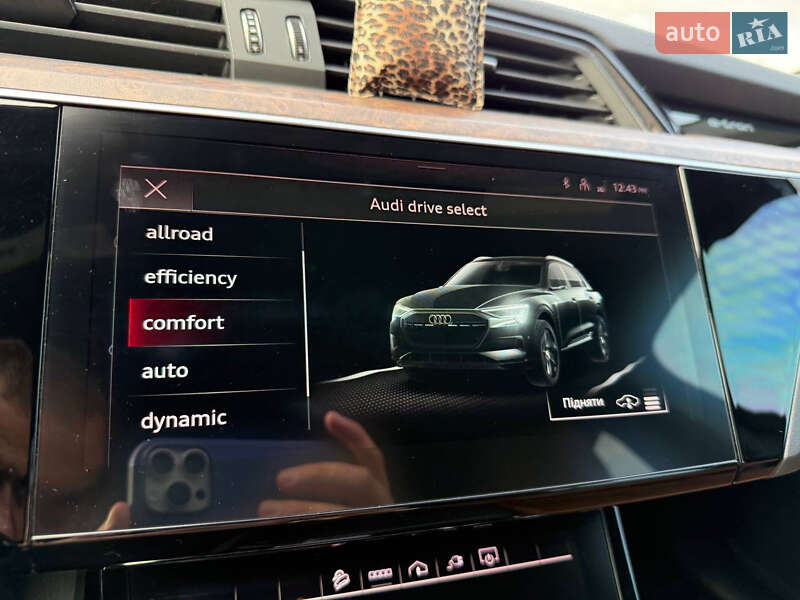 Внедорожник / Кроссовер Audi e-tron 2022 в Стрые