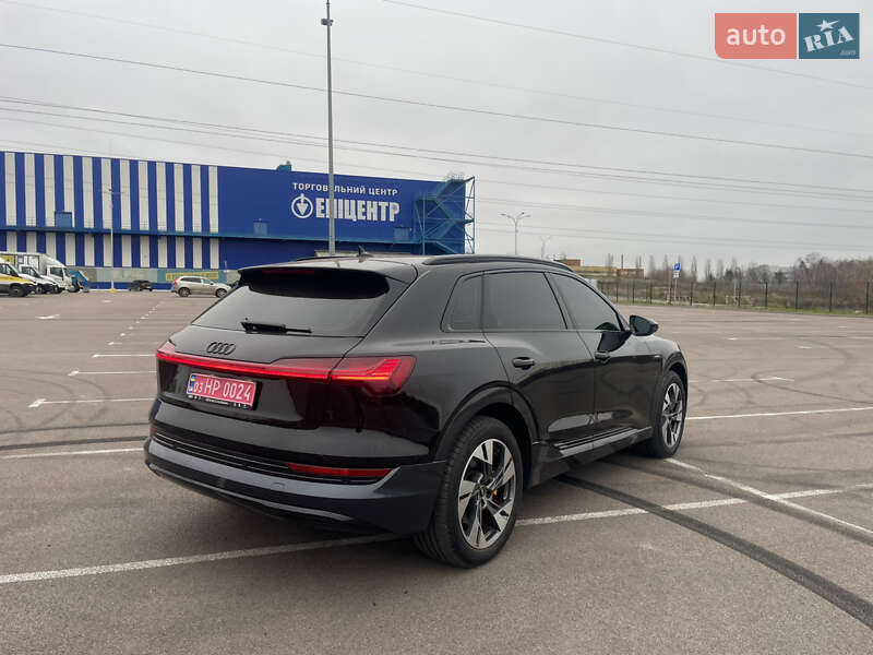 Позашляховик / Кросовер Audi e-tron 2022 в Рівному