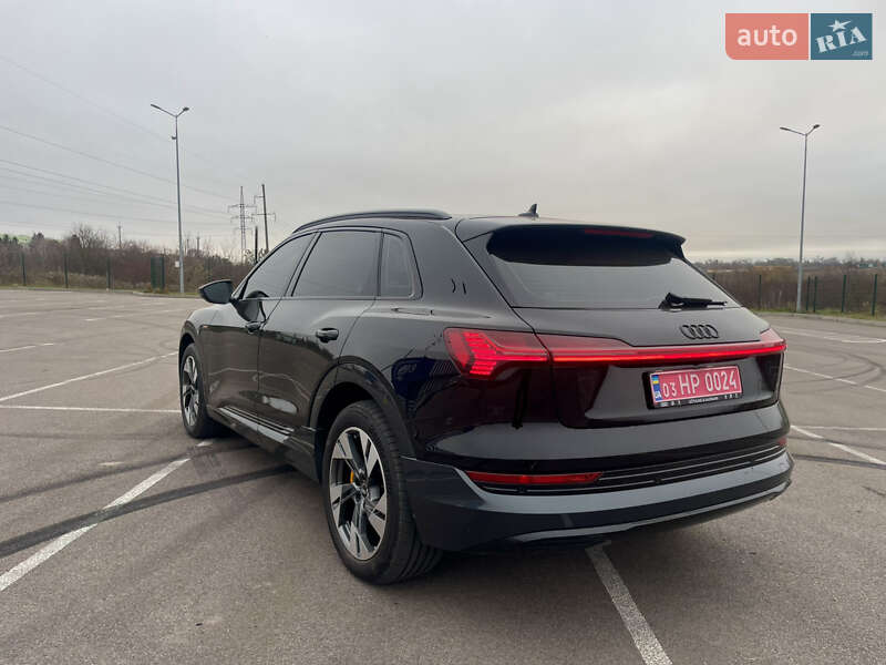 Позашляховик / Кросовер Audi e-tron 2022 в Рівному