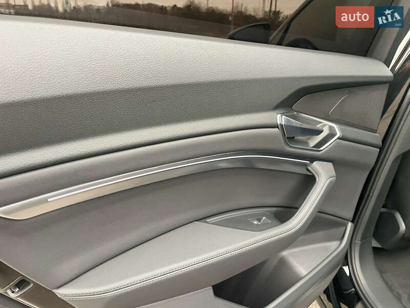 Позашляховик / Кросовер Audi e-tron 2022 в Рівному