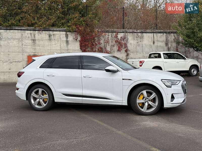 Позашляховик / Кросовер Audi e-tron 2021 в Рівному