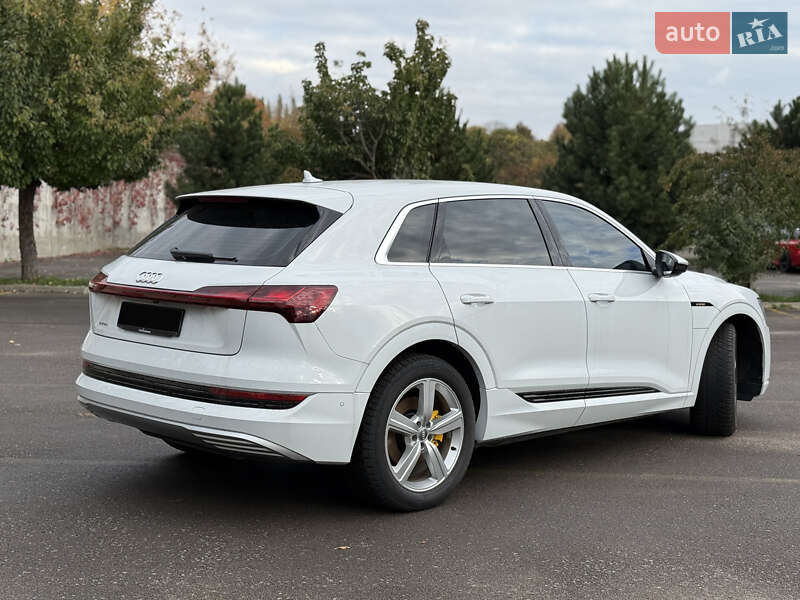 Позашляховик / Кросовер Audi e-tron 2021 в Рівному