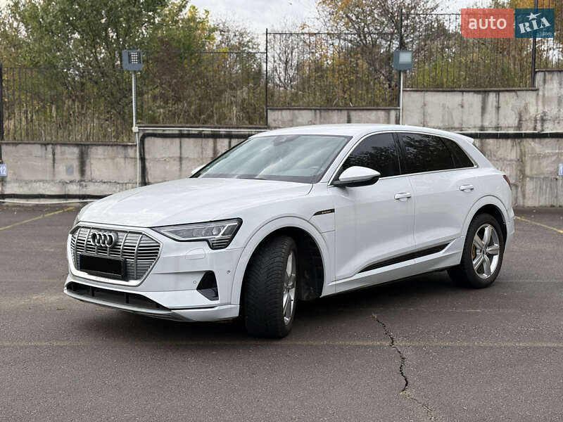 Позашляховик / Кросовер Audi e-tron 2021 в Рівному