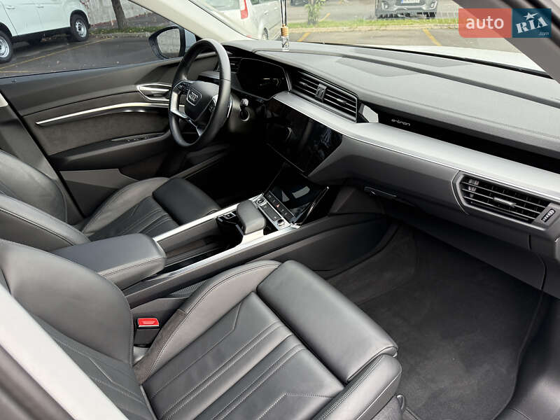 Позашляховик / Кросовер Audi e-tron 2021 в Рівному