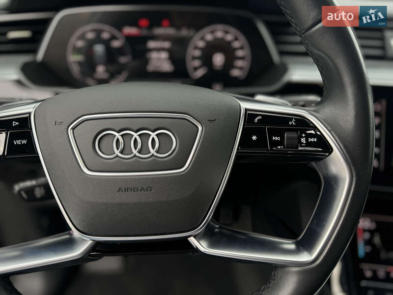 Внедорожник / Кроссовер Audi e-tron 2022 в Мукачево