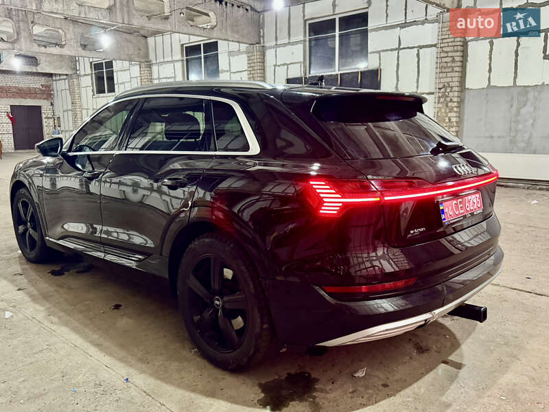 Внедорожник / Кроссовер Audi e-tron 2019 в Сарнах фото 11 Внедорожник / Кроссовер Audi e-tron 2019 в Сарнах