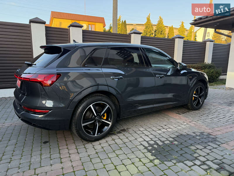 Позашляховик / Кросовер Audi e-tron 2022 в Луцьку