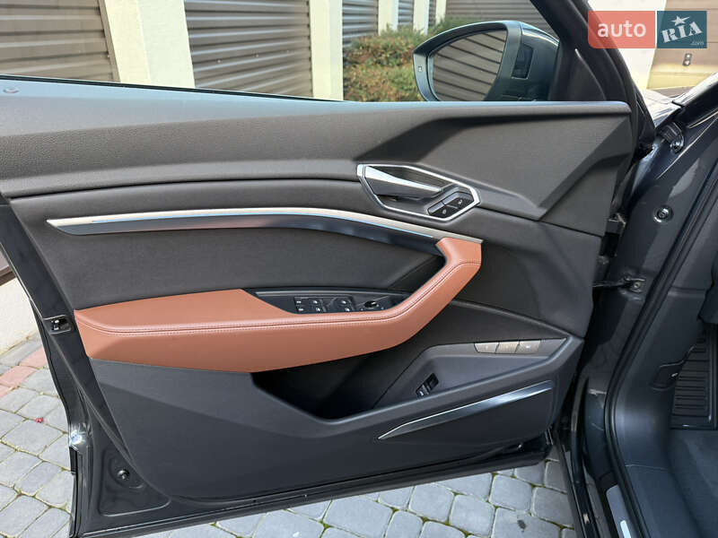 Позашляховик / Кросовер Audi e-tron 2022 в Луцьку