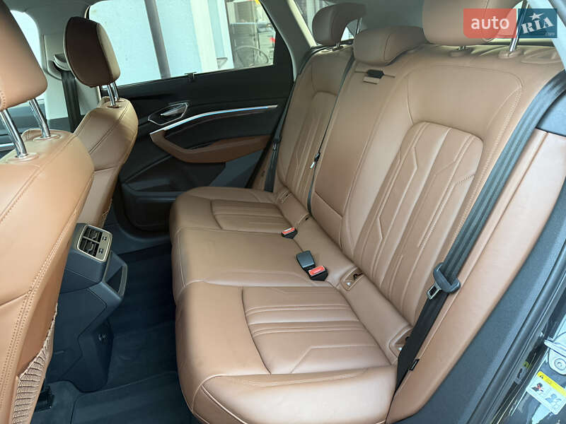 Позашляховик / Кросовер Audi e-tron 2022 в Луцьку