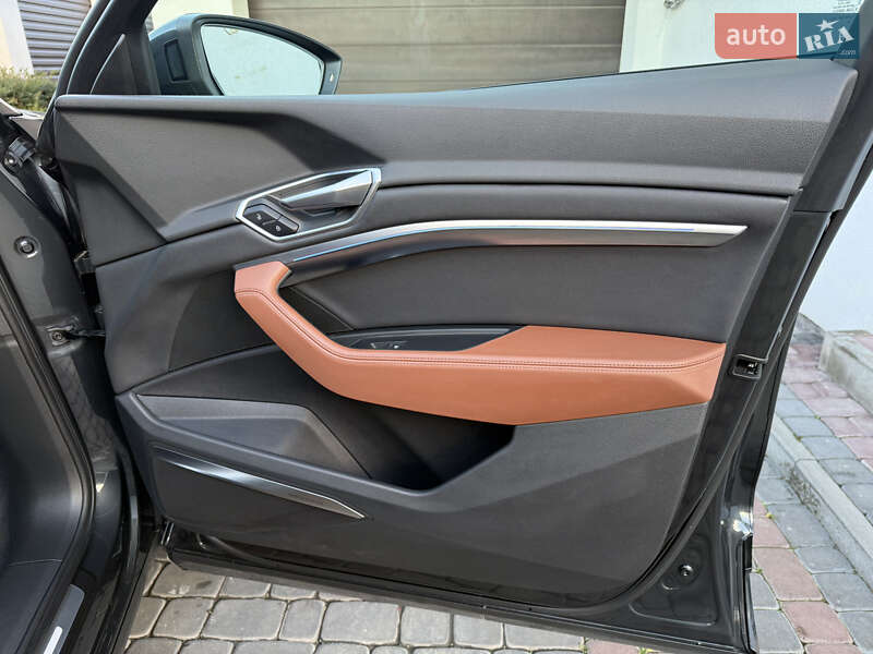 Позашляховик / Кросовер Audi e-tron 2022 в Луцьку