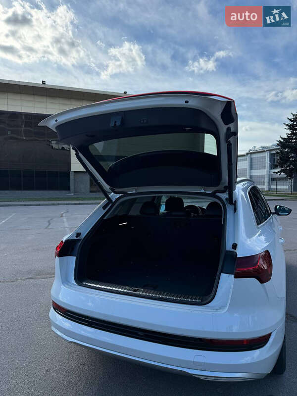 Внедорожник / Кроссовер Audi e-tron 2019 в Запорожье