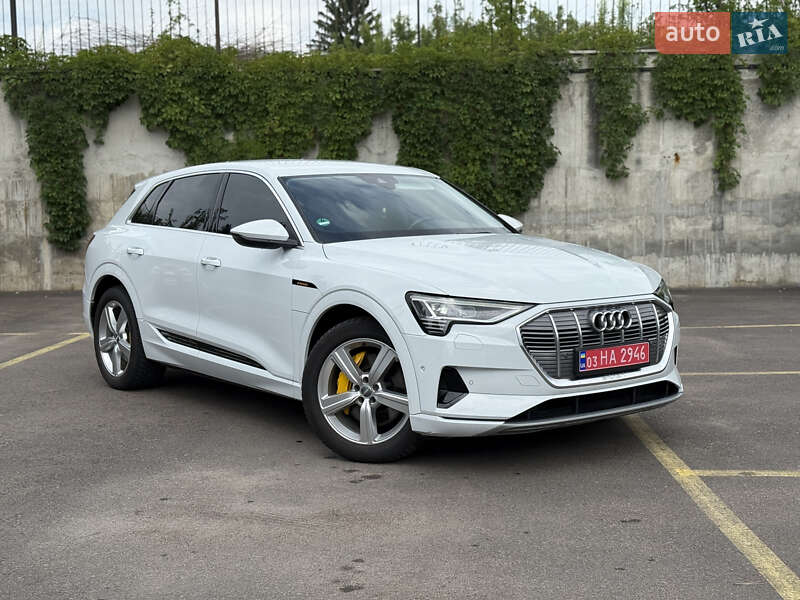 Позашляховик / Кросовер Audi e-tron 2021 в Рівному