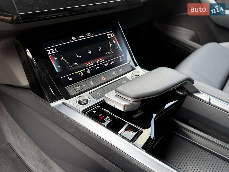 Позашляховик / Кросовер Audi e-tron 2021 в Рівному