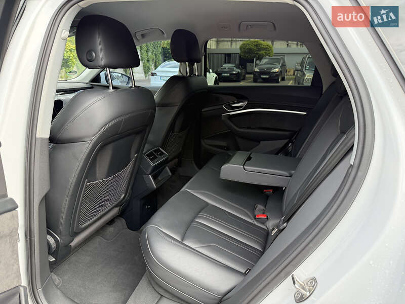 Позашляховик / Кросовер Audi e-tron 2021 в Рівному