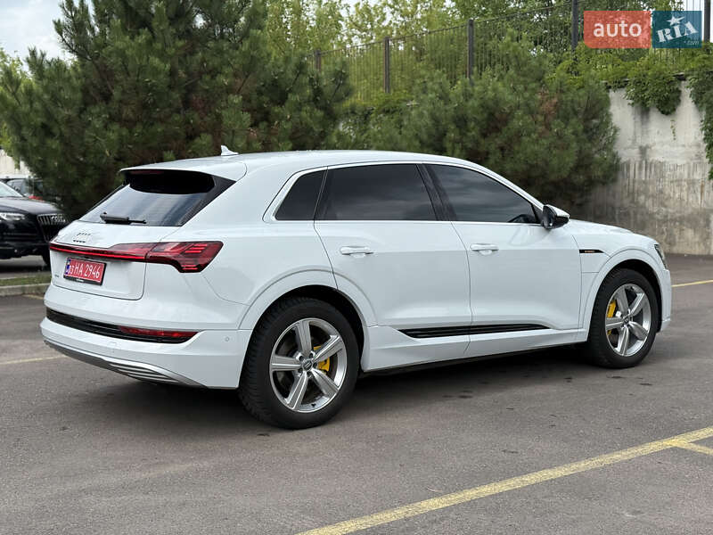 Позашляховик / Кросовер Audi e-tron 2021 в Рівному
