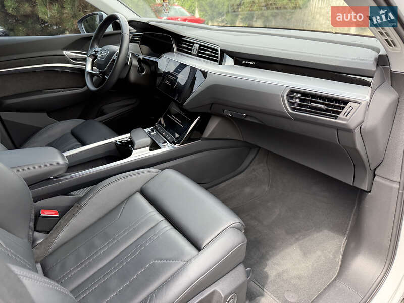 Позашляховик / Кросовер Audi e-tron 2021 в Рівному