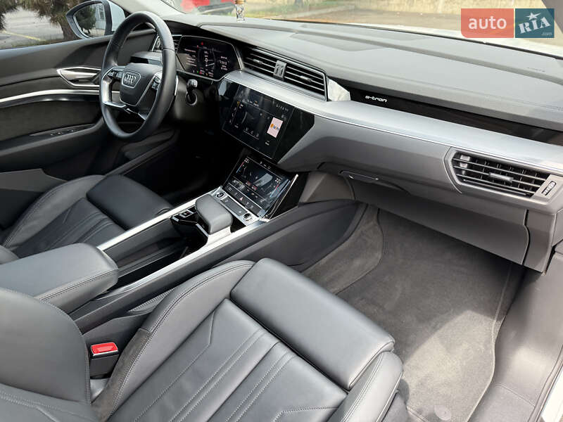 Позашляховик / Кросовер Audi e-tron 2021 в Рівному